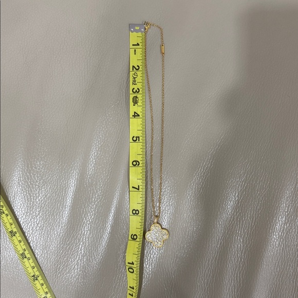 Elegant Gold Pendant Necklace - Picture 7 of 7